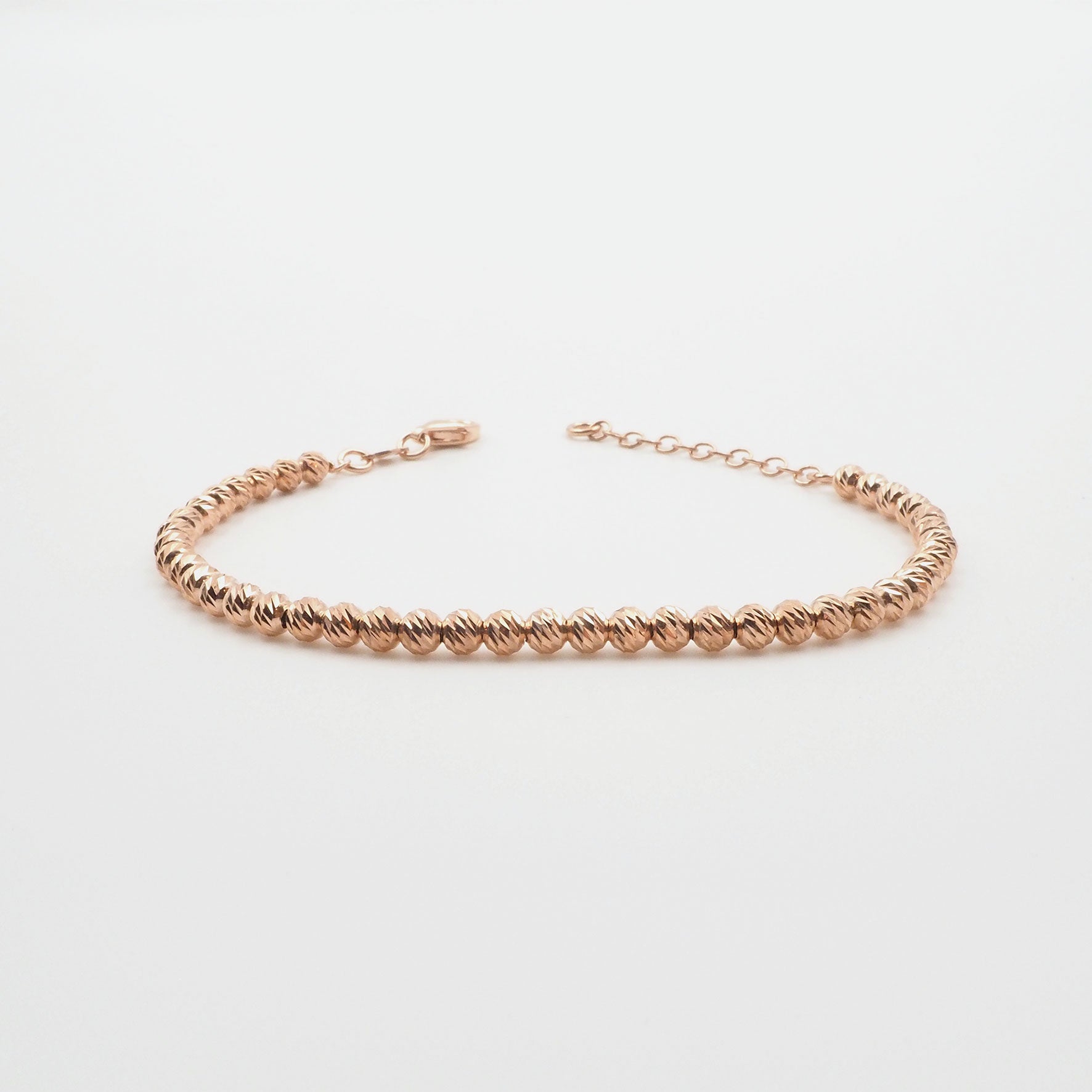 Silber Armbaender fuer Damen jetzt kaufen in unserem Onlineshop oder vor Ort in unserer Filiale in Basel